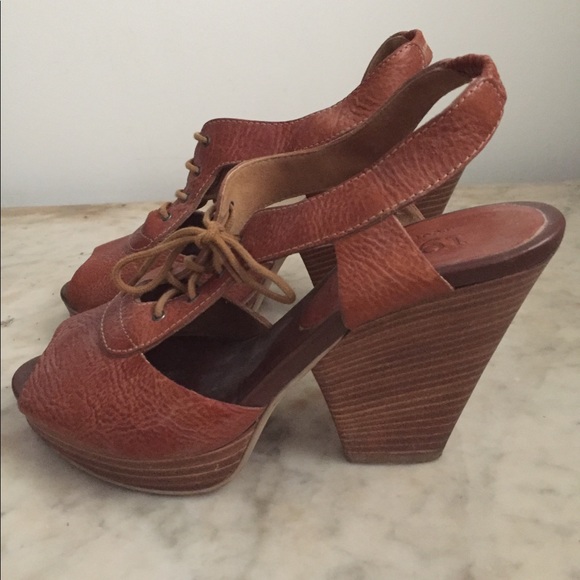 Madewell Shoes - Madewell cutout lace-up Oxford heels